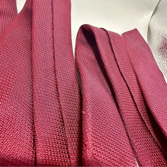 Vintage Brooks Brothers Basics Classic Red Textured Silk Tie 3.75” - Picture 3 of 7